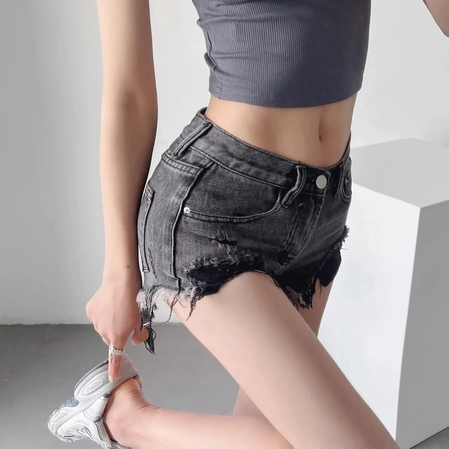 Women's Casual Denim Shorts with high Waisted Split Hem Denim Shorts and Elastic Denim Shorts with Pockets